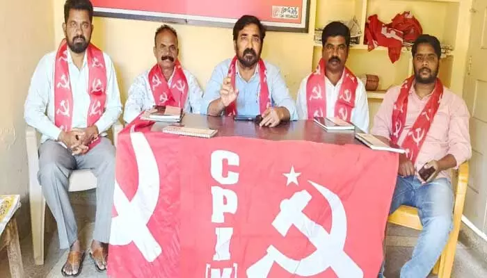 వరదల వల్ల నష్టపోయిన ప్రతి కుటుంబానికి రూ.10 నుంచి 15 లక్షలు చెల్లించాలి : సీపీఎం వరదల వల్ల నష్టపోయిన ప్రతి కుటుంబానికి రూ.10 నుంచి 15 లక్షలు చెల్లించాలి : సీపీఎం