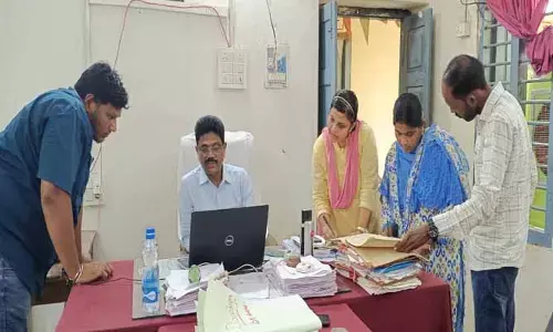 భూ భారతి దరఖాస్తులను పరిష్కరించాలి : అడిష‌న‌ల్ క‌లెక్ట‌ర్ చంద్ర‌య్య