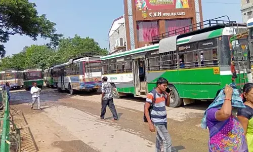 ఆర్టీసీ అద్దె బస్సు డ్రైవర్ల సమ్మె.. ప్రయాణికుల తీవ్ర ఇబ్బందులు