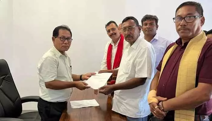 బీజేపీకి రాజీనామా చేసిన మాజీ కేంద్ర మంత్రి రాజెన్ గోహెన్ సహా 17 మంది బీజేపీకి రాజీనామా చేసిన మాజీ కేంద్ర మంత్రి రాజెన్ గోహెన్ సహా 17 మంది