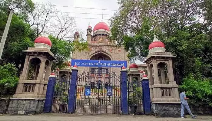 తెలంగాణలో స్థానిక ఎన్నికలకు హైకోర్టు బ్రేక్ తెలంగాణలో స్థానిక ఎన్నికలకు హైకోర్టు బ్రేక్