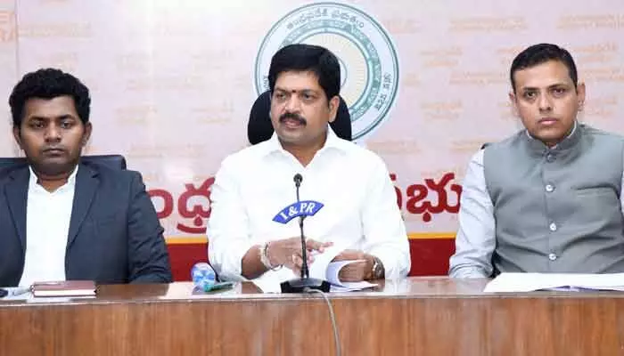 మద్యం కేసులో ఎంతటివారున్నా చర్యలు తప్పవు: మంత్రి కొల్లు రవీంద్ర వార్నింగ్ మద్యం కేసులో ఎంతటివారున్నా చర్యలు తప్పవు: మంత్రి కొల్లు రవీంద్ర వార్నింగ్