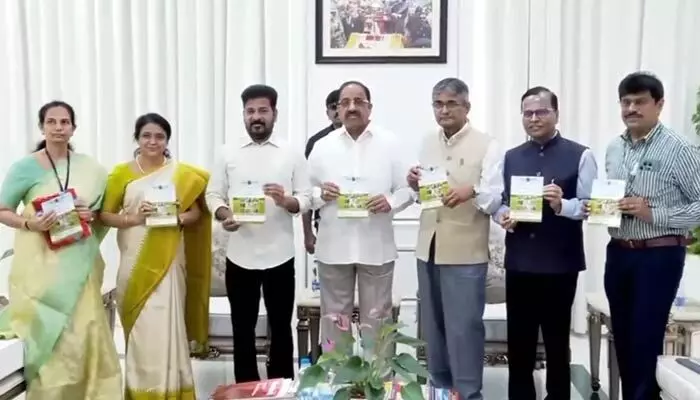 రాష్ట్ర ఉద్యాన అభివృద్ధి ప్రణాళిక–2035 ను ఆవిష్కరించిన సీఎం రేవంత్ రెడ్డి రాష్ట్ర ఉద్యాన అభివృద్ధి ప్రణాళిక–2035 ను ఆవిష్కరించిన సీఎం రేవంత్ రెడ్డి