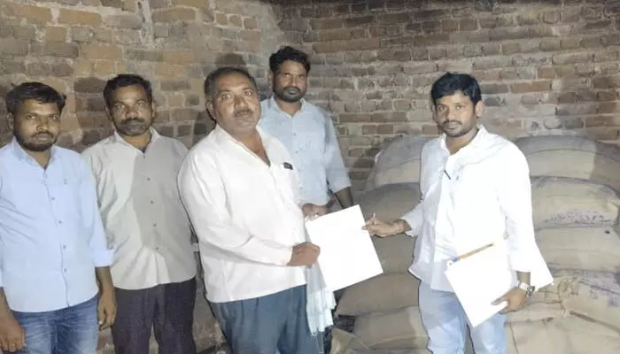 3.98 క్వింటాళ్ల రేషన్ బియ్యం దుర్వినియోగం 3.98 క్వింటాళ్ల రేషన్ బియ్యం దుర్వినియోగం