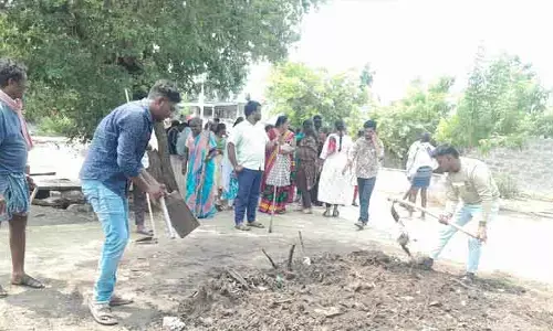 కదిలిన ఎస్వీ కాలేజీ స్టూడెంట్స్.. వారం రోజులు ప్రత్యేక శిబిరాలు