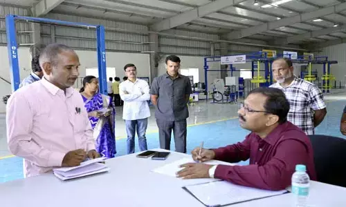పాఠ‌శాల‌లు, ఏటీసీ కేంద్రాలను క‌లెక్ట‌ర్ త‌నిఖీ