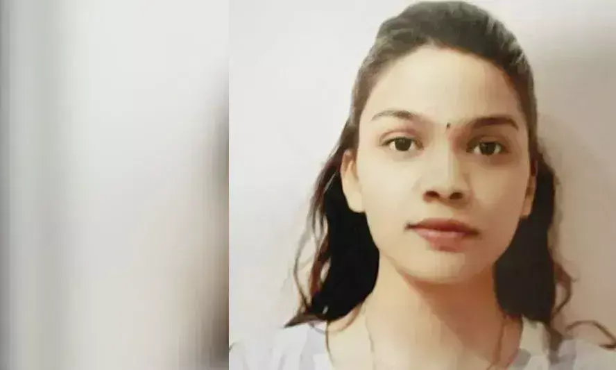 నర్సు దారుణ హత్య.. లవ్ ట్రయాంగిల్ కారణమా?
