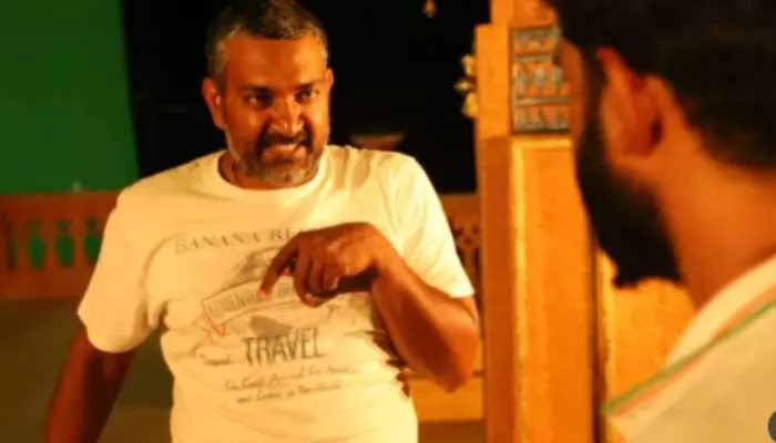 రాజమౌళి బర్త్ డే...బాహుబలి మేకింగ్ వీడియోతో స్పెషల్ ట్రీట్ రాజమౌళి బర్త్ డే...బాహుబలి మేకింగ్ వీడియోతో స్పెషల్ ట్రీట్