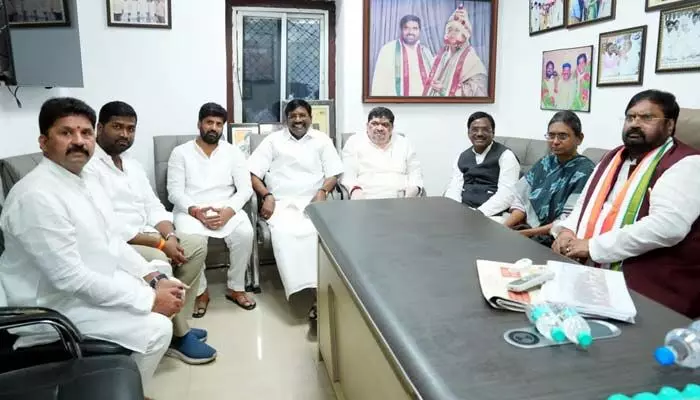జూబ్లీహిల్స్ టికెట్ అంజన్ కుమార్ యాదవ్ ఎపిసోడ్.. ఫలించిన బుజ్జగింపులు జూబ్లీహిల్స్ టికెట్ అంజన్ కుమార్ యాదవ్ ఎపిసోడ్.. ఫలించిన బుజ్జగింపులు