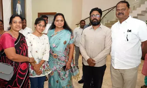 Kavitha: పేదింటి విద్యార్థిని చదువుకు తెలంగాణ జాగృతి అధ్యక్షురాలు కవిత భరోసా