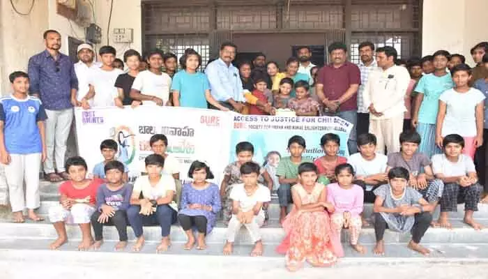 బాలికల హక్కులు కాపాడటం అందరి బాధ్యత : బాలల సంరక్షణ అధికారి రాజేంద్రప్రసాద్ బాలికల హక్కులు కాపాడటం అందరి బాధ్యత : బాలల సంరక్షణ అధికారి రాజేంద్రప్రసాద్