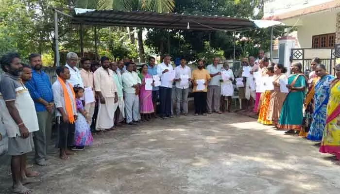 ఇందిరమ్మ ఇండ్ల ప్రొసీడింగ్స్ పంపిణీ ఇందిరమ్మ ఇండ్ల ప్రొసీడింగ్స్ పంపిణీ