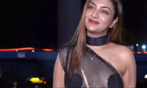 రోడ్డుపై నగ్నంగా ఫొటోలకు పోజులిచ్చిన నటి.. ఛీ.. ఛీ.. ఫ్యాషన్ పేరుతో బట్టలు విప్పి తిరగడమేంటో..