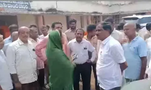 Breaking: అన్నపర్రు బీసీ హాస్టల్ వద్ద ఉద్రిక్తత