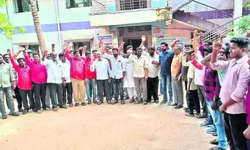 విద్యుత్‌ ఉద్యోగుల ఉద్యమం ఉధృతం.. భారీ ధర్నాకు పిలుపు