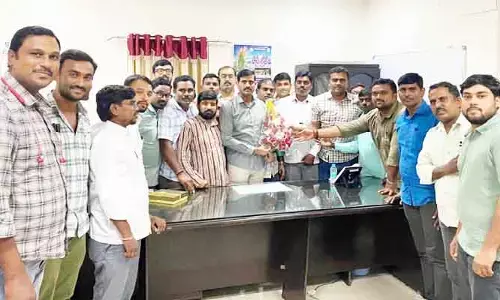 జూనియ‌ర్ అసిస్టెంట్లకు తీపిక‌బురు.. స‌ర్వీసు క్రమ‌బ‌ద్దీక‌ర‌ణ‌కు లైన్ క్లియ‌ర్