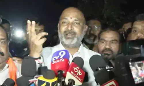 మీకు 48 గంటల టైమ్ ఇస్తున్నా.. పోలీసులకు బండి సంజయ్ డెడ్‌లైన్