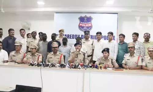 ఫేక్ క‌రెన్సీ పై సోష‌ల్ మీడియాలో ప్ర‌చారం చేస్తున్న అంత‌రాష్ట్ర ముఠా అరెస్ట్