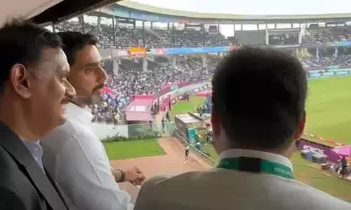 విశాఖ స్టేడియంలో మంత్రి నారా లోకేశ్ సందడి