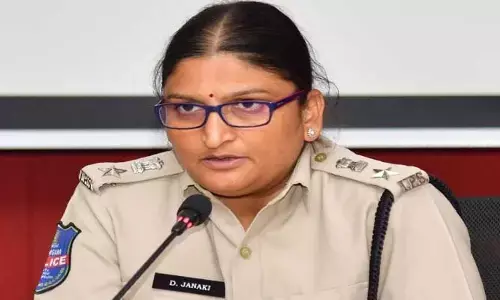 లైసెన్స్ లేకుండా టపాసులు విక్రయిస్తే కఠిన చర్యలు ఎస్పీ జానకి