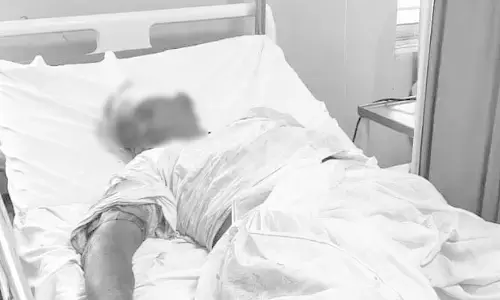 బైక్ నుంచి కిందపడి వ్య‌క్తి మృతి