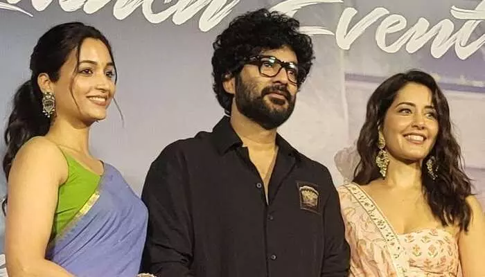 Telusu Kada: సిద్ధుతో కిస్ సీన్లకు నో చెప్పిన ఇద్దరు హీరోయిన్లు...? Telusu Kada: సిద్ధుతో కిస్ సీన్లకు నో చెప్పిన ఇద్దరు హీరోయిన్లు...?