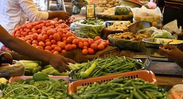 Retail Inflation: సెప్టెంబర్లో 8 ఏళ్ల కనిష్టానికి రిటైల్ ద్రవ్యోల్బణం Retail Inflation: సెప్టెంబర్లో 8 ఏళ్ల కనిష్టానికి రిటైల్ ద్రవ్యోల్బణం