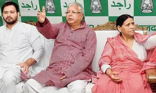 బిహార్ ఎన్నికల వేళ.. లాలూ, తేజస్వి యాదవ్‌కు BIG షాక్