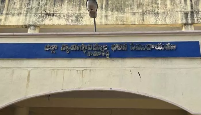 కన్న కూతురి పై అత్యాచారం చేసిన తండ్రికి ఏడేళ్ల జైలు శిక్ష కన్న కూతురి పై అత్యాచారం చేసిన తండ్రికి ఏడేళ్ల జైలు శిక్ష