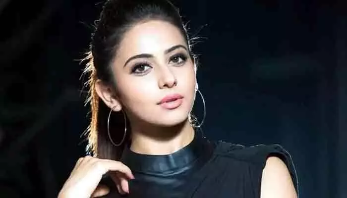 మీ బాయ్ఫ్రెండ్కి నాన్న ఏజ్ ఉంటే.. ఇంట్రెస్టింగ్గా రకుల్ ప్రీత్ సింగ్ పోస్ట్ మీ బాయ్ఫ్రెండ్కి నాన్న ఏజ్ ఉంటే.. ఇంట్రెస్టింగ్గా రకుల్ ప్రీత్ సింగ్ పోస్ట్