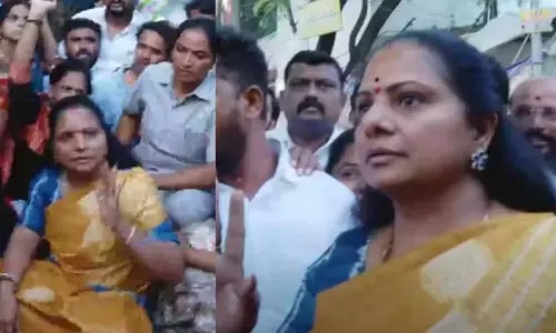Group-1:  సెంట్రల్ లైబ్రరీ వద్ద ఉద్రిక్తత.. గేటు వద్దే కవితను అడ్డుకున్న పోలీసులు