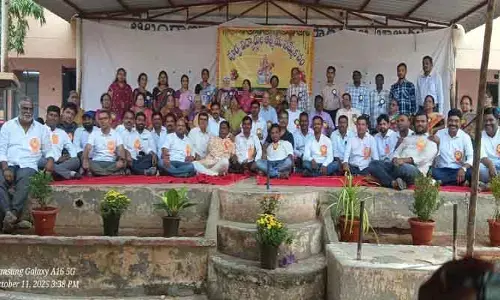 25 ఏళ్లకు చదువులమ్మ ఒడిలో పూర్వ విద్యార్థుల సందడి