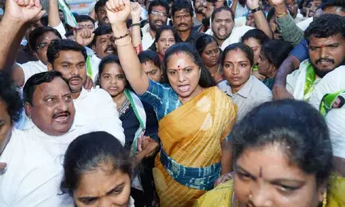 కల్వకుంట్ల కవిత సంచలన నిర్ణయం.. కమ్యూనిస్టుల తరహాలో పోరాటానికి శ్రీకారం