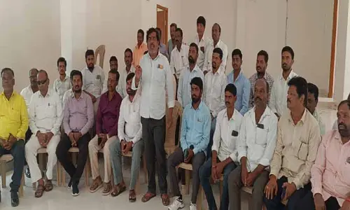 ఎర్రశేఖర్ కు అనిరుద్ రెడ్డి బేషరతుగా బహిరంగ క్షమాపణ చెప్పాలి