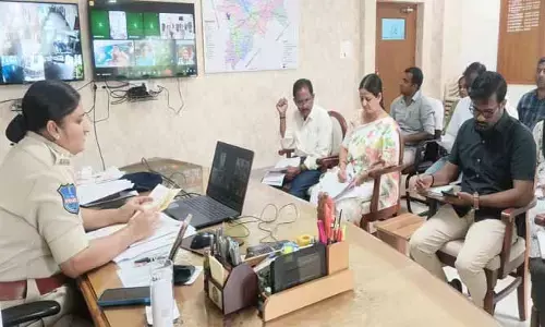 ప్రజల రక్షణే ప్రధాన లక్ష్యంతో పోలీసులు పనిచేయాలి : ఎస్పీ జానకి