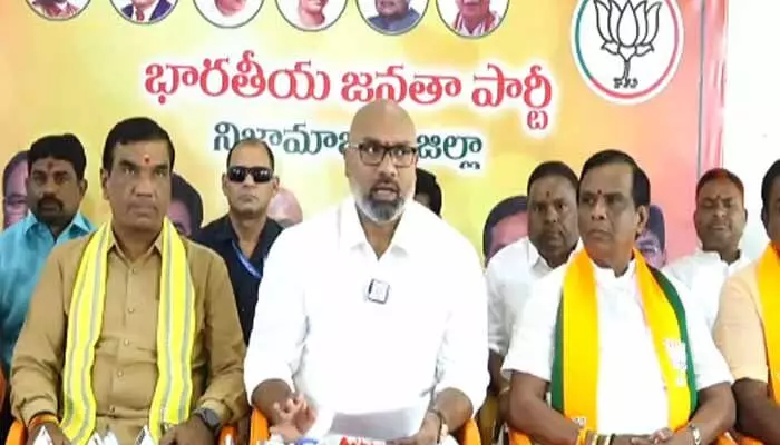 MP Arvind: జూబ్లీహిల్స్ దొంగఓట్లు మీ పనే .. కేటీఆర్కు అర్వింద్ కౌంటర్ MP Arvind: జూబ్లీహిల్స్ దొంగఓట్లు మీ పనే .. కేటీఆర్కు అర్వింద్ కౌంటర్