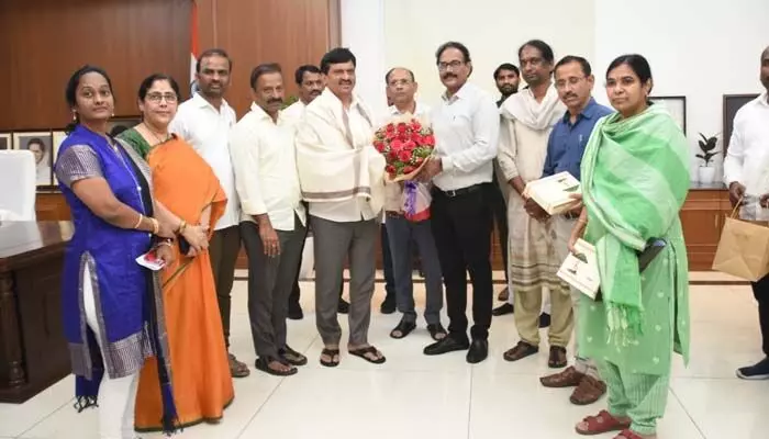 రెవెన్యూలో విప్లవాత్మక సంస్కరణలు తీసుకువచ్చాం: మంత్రి పొంగులేటి రెవెన్యూలో విప్లవాత్మక సంస్కరణలు తీసుకువచ్చాం: మంత్రి పొంగులేటి