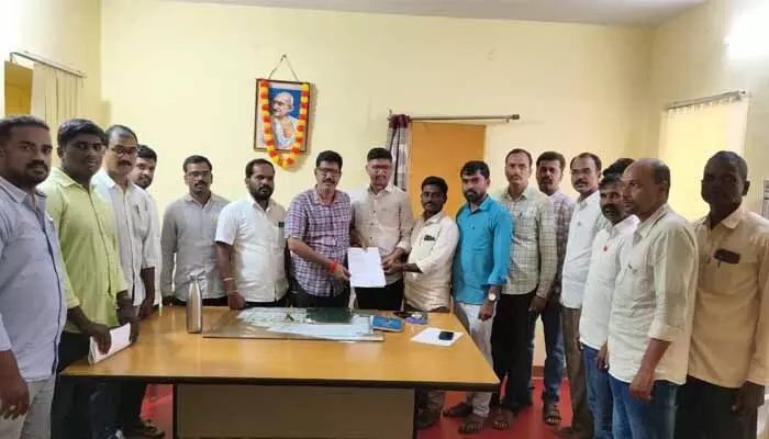 రిటైర్మెంట్ బెనిఫిట్స్ విడుదల చేయాలని ఉపాధ్యాయుల విజ్ఞప్తి రిటైర్మెంట్ బెనిఫిట్స్ విడుదల చేయాలని ఉపాధ్యాయుల విజ్ఞప్తి