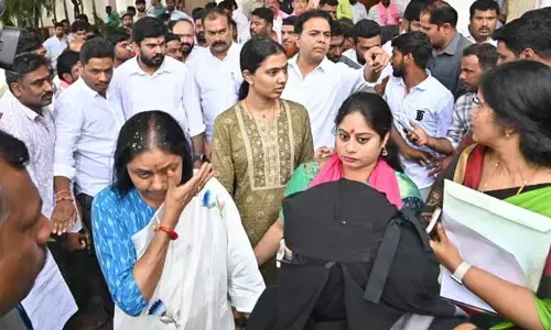 జూబ్లీహిల్స్ BRS అభ్యర్థి మాగంటి సునీత నామినేషన్ దాఖలు