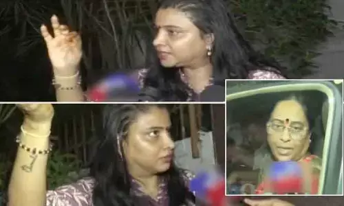 మా అమ్మను అరెస్ట్ చేసేందుకు వచ్చారా..? కొండా సుస్మిత సంచలన వ్యాఖ్యలు