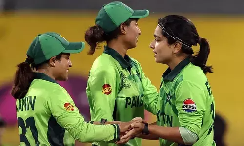 Womens World Cup : పాక్‌ ఆశలపై వరుణుడు నీళ్లు.. అలవోకగా గెలిచే మ్యాచ్ వర్షార్పణం