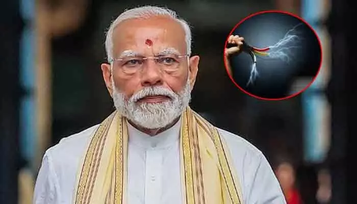 ప్రధాని మోడీ బహిరంగ సభ వద్ద అపశృతి.. ముగ్గురికి గాయాలు ప్రధాని మోడీ బహిరంగ సభ వద్ద అపశృతి.. ముగ్గురికి గాయాలు