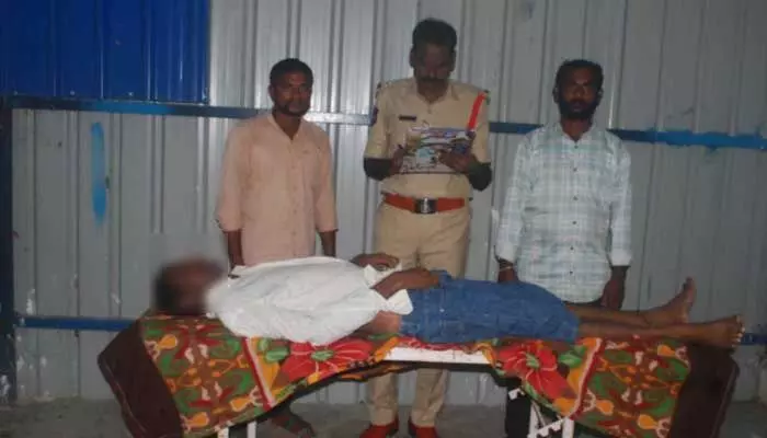 ఉరేసుకొని వ్యక్తి ఆత్మహత్య ఉరేసుకొని వ్యక్తి ఆత్మహత్య