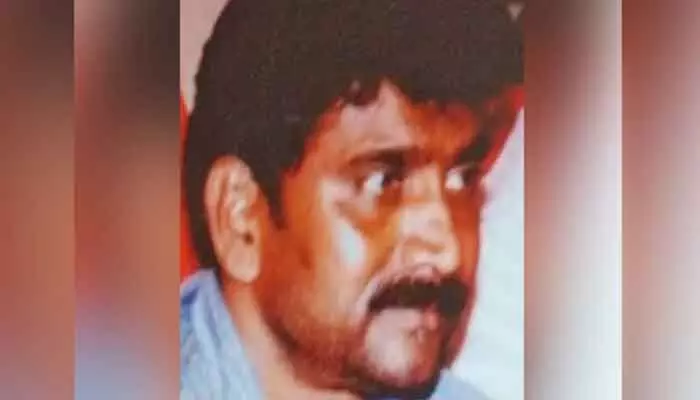 మావోయిస్టు పార్టీకి దెబ్బ మీద దెబ్బ.. కాసేపట్లో కీలక నేత బండి ప్రకాశ్ సరెండర్! మావోయిస్టు పార్టీకి దెబ్బ మీద దెబ్బ.. కాసేపట్లో కీలక నేత బండి ప్రకాశ్ సరెండర్!