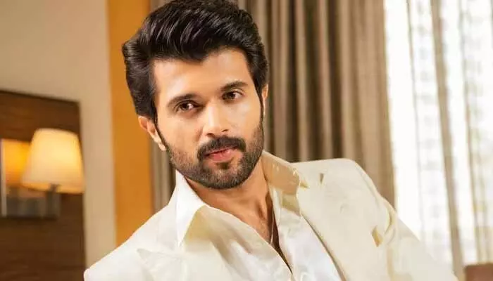 సూపర్ హిట్స్ అందుకున్న డైరెక్టర్ సినిమాను ఒకే చేసిన విజయ్ దేవరకొండ.. కలిసొచ్చేనా? సూపర్ హిట్స్ అందుకున్న డైరెక్టర్ సినిమాను ఒకే చేసిన విజయ్ దేవరకొండ.. కలిసొచ్చేనా?