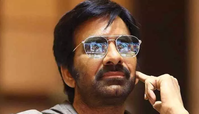 ‘ఈగల్’ సినిమా ఎఫెక్ట్.. నాలుగు భారీ ప్రాజెక్ట్స్తో రాబోతున్న రవితేజ.. ఈ సారైనా హిట్ అందుకుంటాడా? ‘ఈగల్’ సినిమా ఎఫెక్ట్.. నాలుగు భారీ ప్రాజెక్ట్స్తో రాబోతున్న రవితేజ.. ఈ సారైనా హిట్ అందుకుంటాడా?