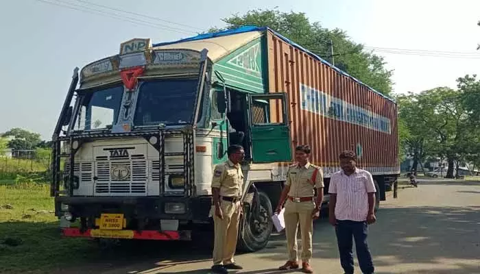 అక్రమంగా తరలిస్తున్న పశువుల పట్టివేత అక్రమంగా తరలిస్తున్న పశువుల పట్టివేత