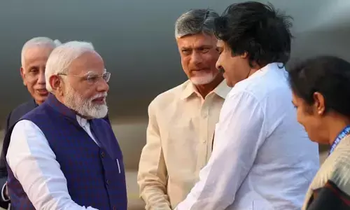 కర్నూలులో అడుగుపెట్టిన మోడీ.. ఘనస్వాగతం పలికిన చంద్రబాబు, పవన్