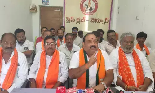 మ‌ధుక‌ర్ ఆత్మ‌హ‌త్య‌కు కారకులైన దోషుల‌ను అరెస్ట్ చేయ‌డంలో పోలీసుల నిర్ల‌క్ష్యం:  జిల్లా అధ్య‌క్షుడు న‌గునూరి వెంక‌టేశ్వ‌ర్ గౌడ్