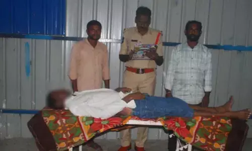 ఉరేసుకొని వ్య‌క్తి ఆత్మ‌హ‌త్య